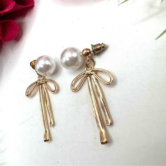 NEW⚜️Classy Pearl Golden Bow Ribbon Tie Earrings - Picture 2 of 3